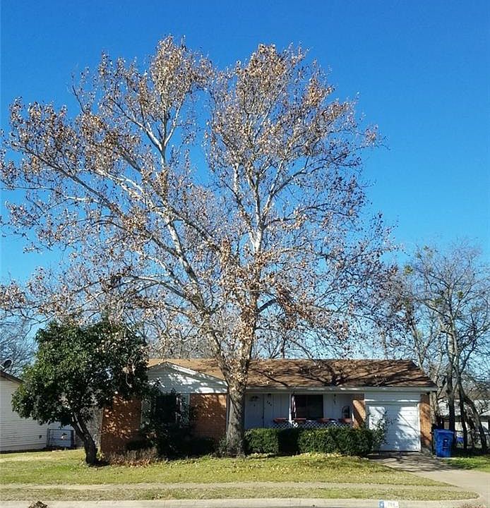 1st image of 704 Shady Ln