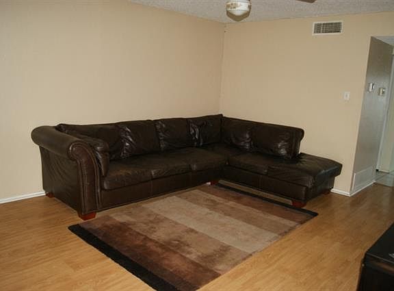 4th image of 512 Pecan Acres Ct