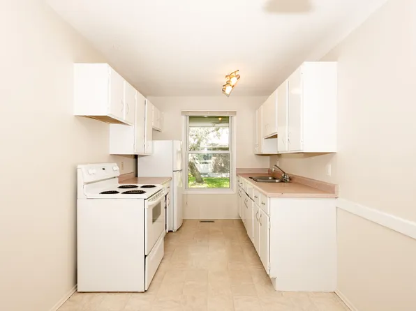 75 Oak Park Walk #42, Winnipeg, MB R2K 4A3