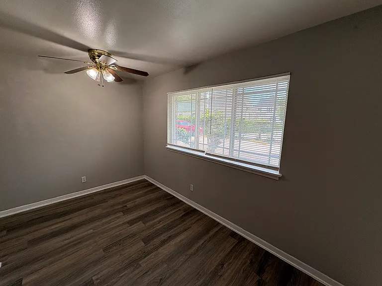 821 Yale St #6 — Photo 10