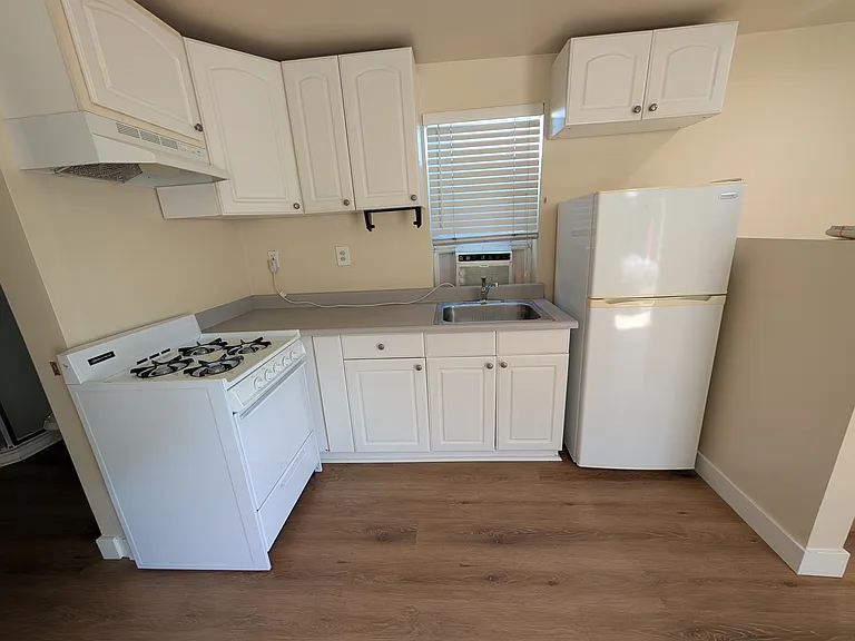 520 N Grand St #B — Photo 4