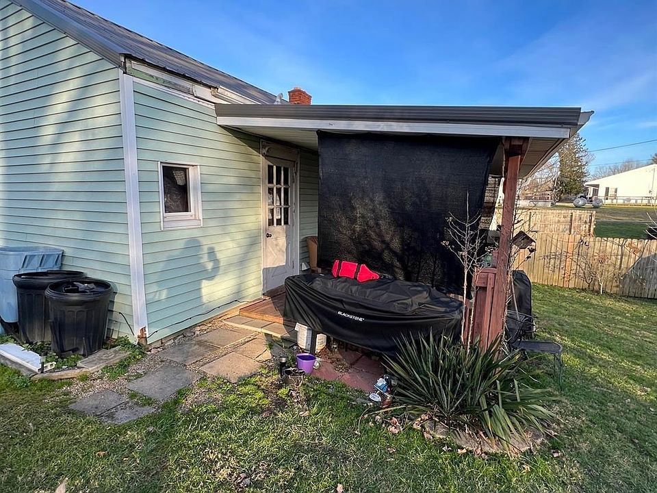 2nd image of 127 Charles St