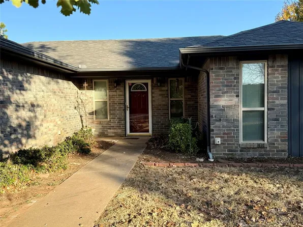 3805 Stoneybrook Dr, Chickasha, OK 73018