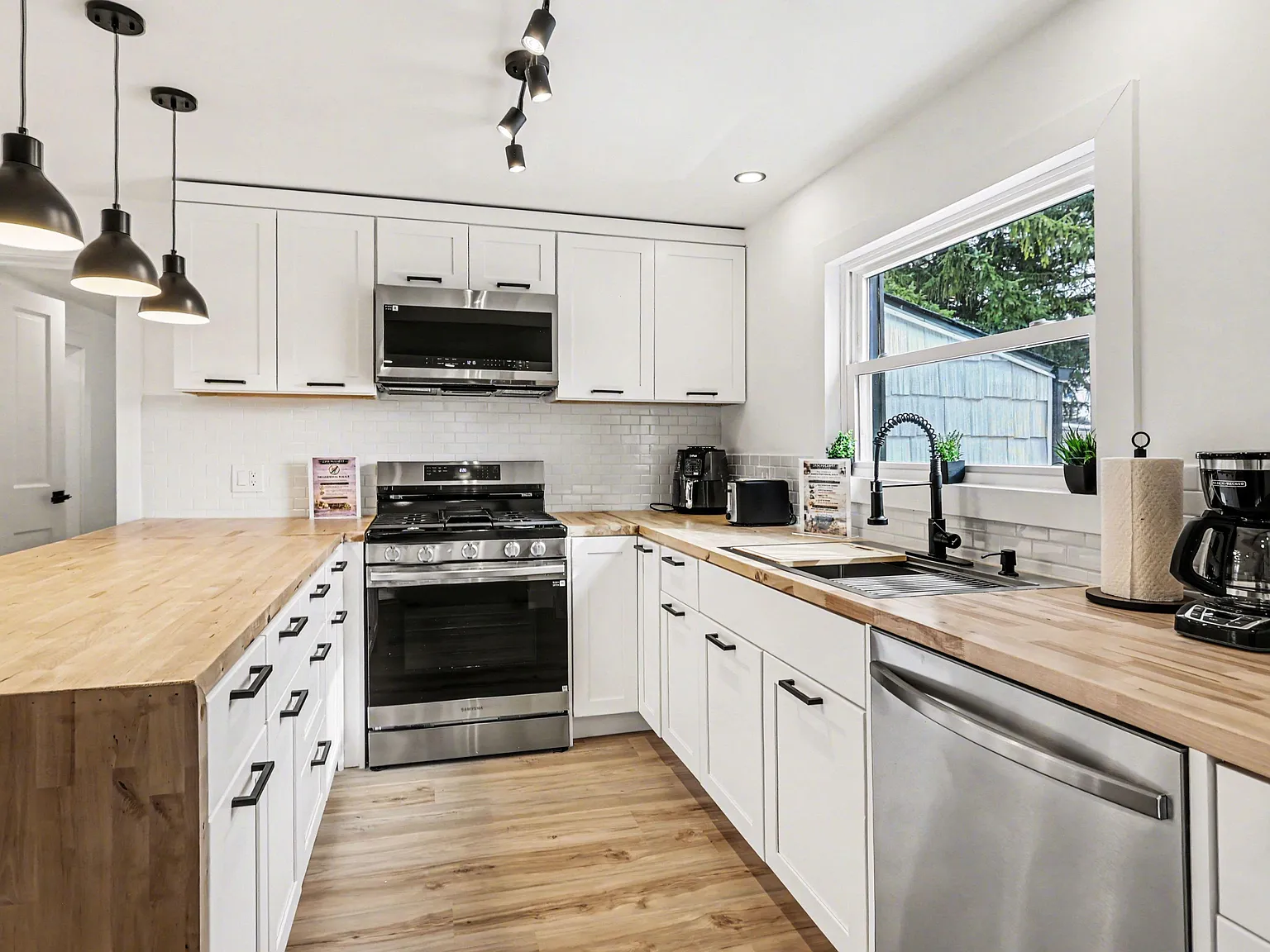 4 bed, 3.0 bath, 2332 sqft, $784 — Photo 4