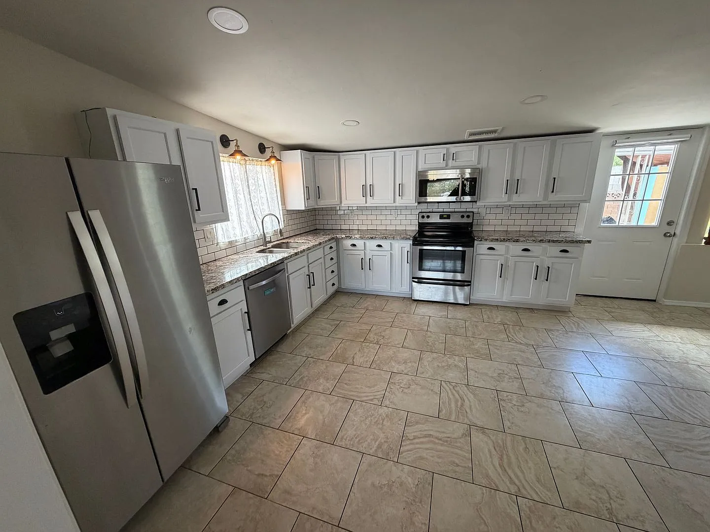 4 bed, 2.0 bath, 1880 sqft, $1,900 — Photo 4