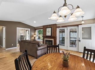 1190 Black Oaks Ln N, Plymouth, MN 55447