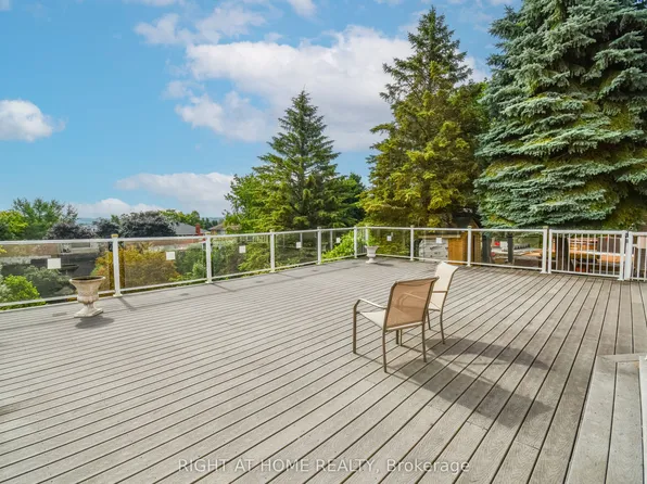 11 Thackeray Cres, Barrie, ON L4N 6J6