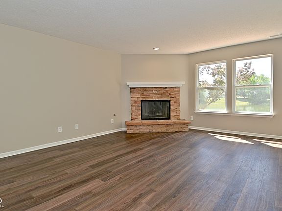 5th image of 15065 Fawn Hollow Ln