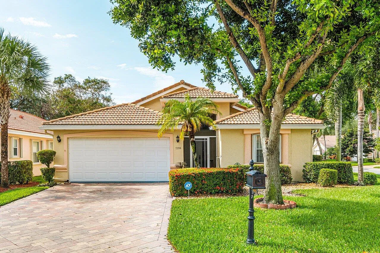 3 bed, 2.0 bath, 1728 sqft, $3,200 — Photo 2
