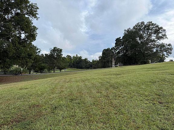 3rd image of Lakeside Dr