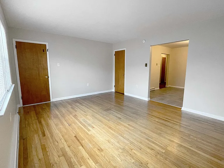 414 S Market St — Photo 2