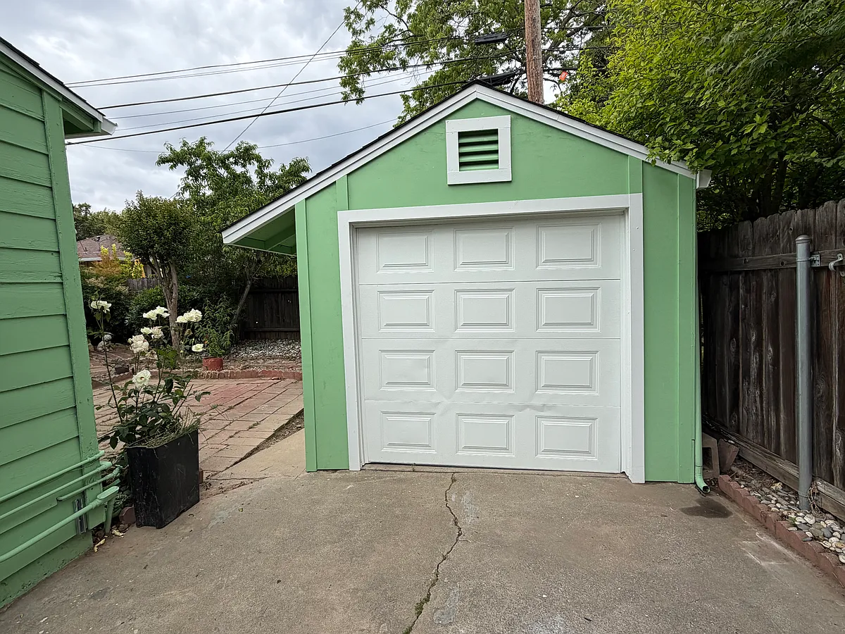 Photo 2 of 14 - 3235 T St - Sacramento, CA One Car Garage with private back yard. - 3235 T St