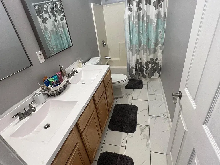 511 Augusta Ave — Photo 14