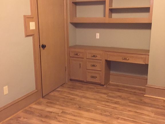 4th image of 121 E Kiwi St