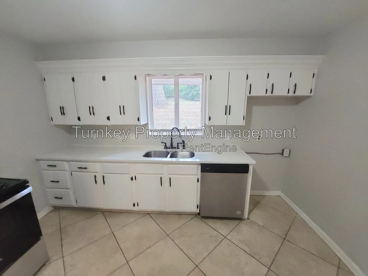 3 bed, 1.0 bath, 1040 sqft, $1,125 — Photo 2