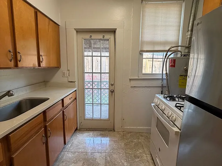 322 Oakland Avenue Duplex — Photo 12