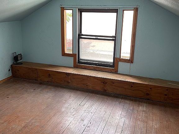 Upstairs bedroom 
