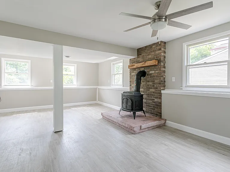 1736 Elmwood Cir — Photo 18