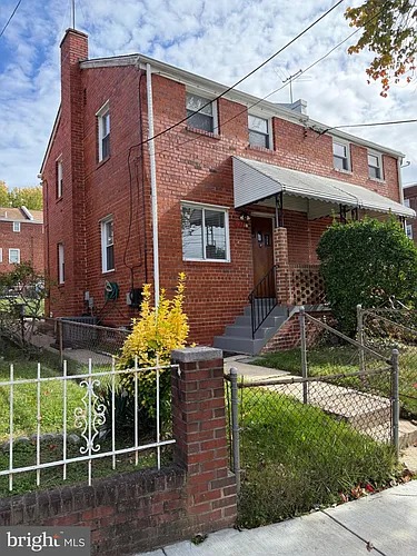 374 Chaplin St SE Photo 1