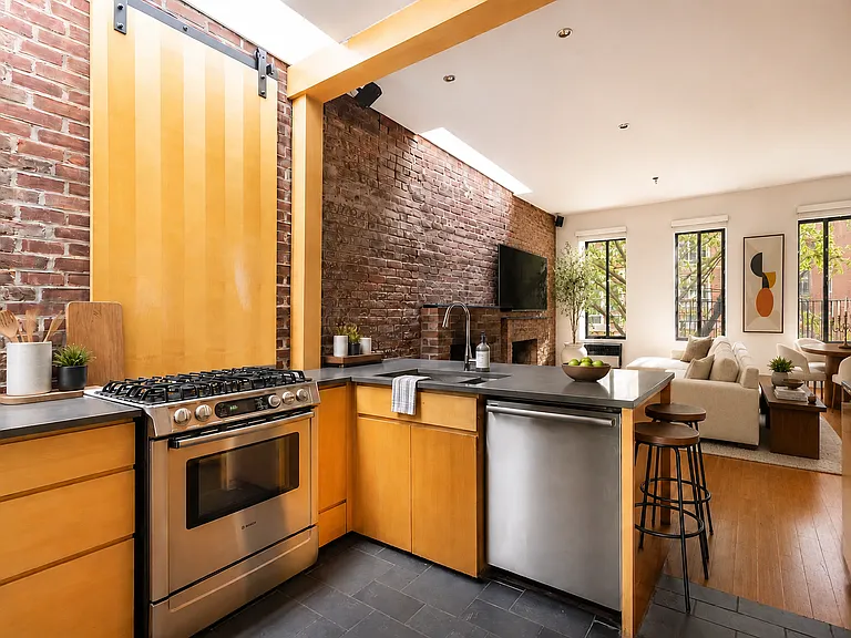 20 Renwick St #10 — Photo 3