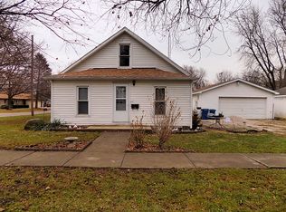 212 N Jackson St, Flanagan, IL 61740
