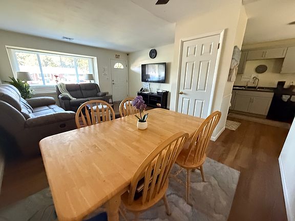5th image of 171 Balsam Ct