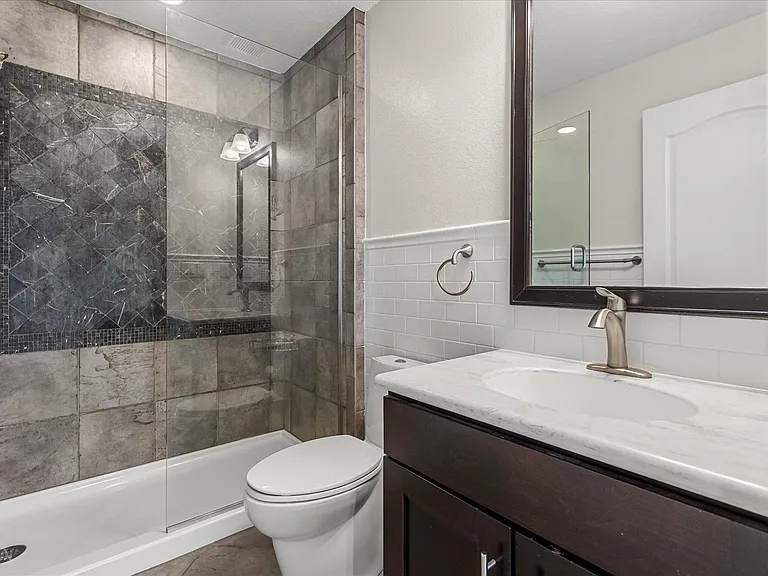 2046 Prospect Ave #1 — Photo 19