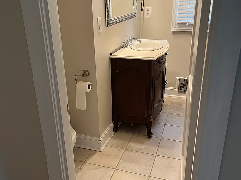3039 Wentworth Ave — Photo 9