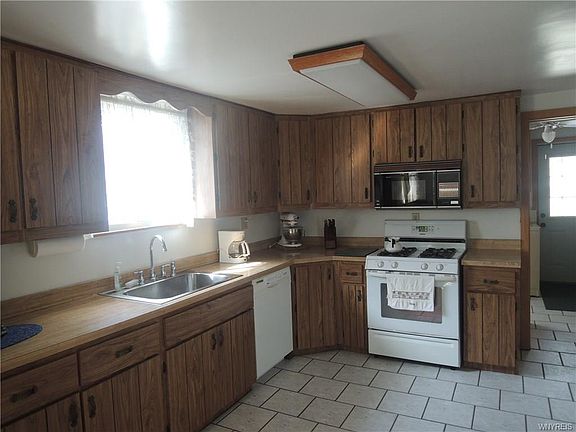 4th image of 305 Lake Ave