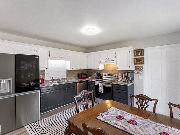 3rd image of 603 Meadow Ln