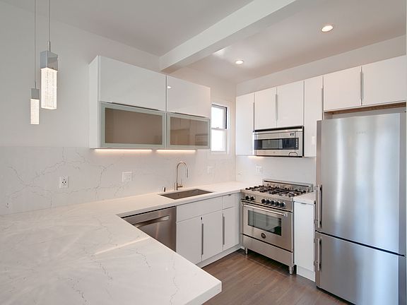 3rd image of 3037 Baker St #304