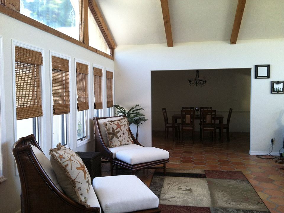 entry and dining 