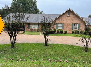 810 Colonial Cir, Jackson, MS 39211