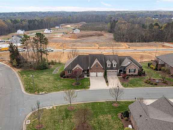 2nd image of 733 Whisper Ridge Dr