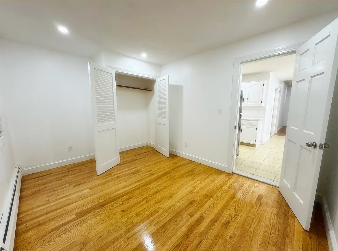 3 bed, 1000 sqft, $3,250 — Photo 4