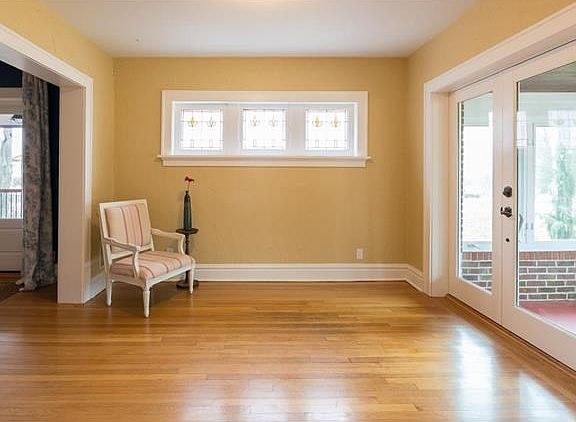 Large, light and bright entry foyer.