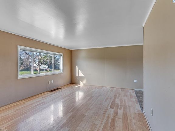 3rd image of 502/504 Douglass Ave