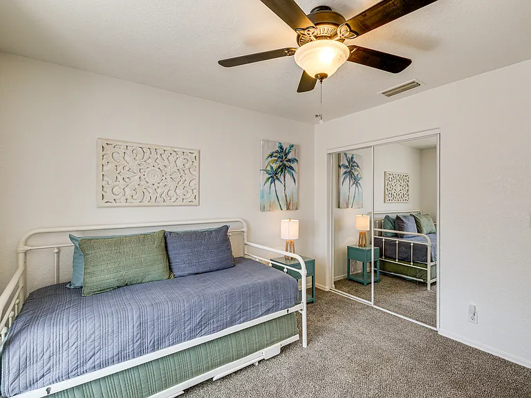 2811 Oakridge Dr — Photo 22