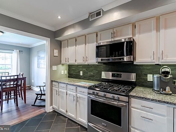 5th image of 349 Bradford Ln