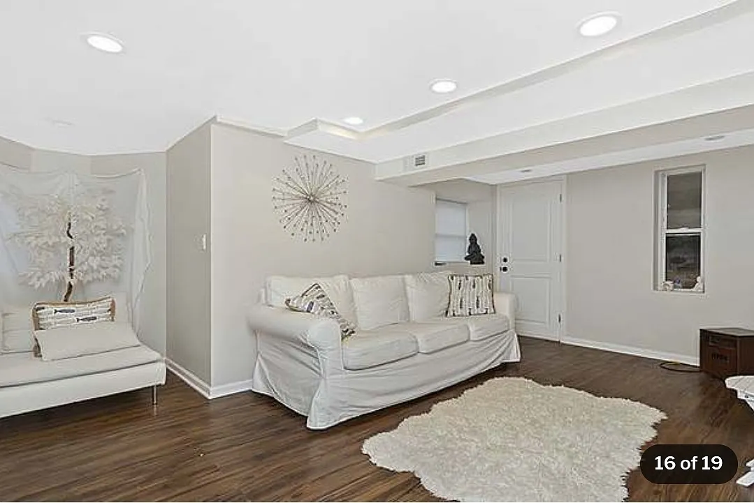 Building Photo - 2253 S Central Park Ave #B