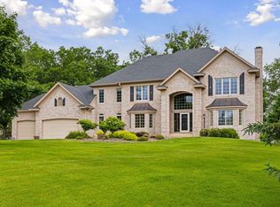 2 Bent Tree Ln, North Oaks, MN 55127