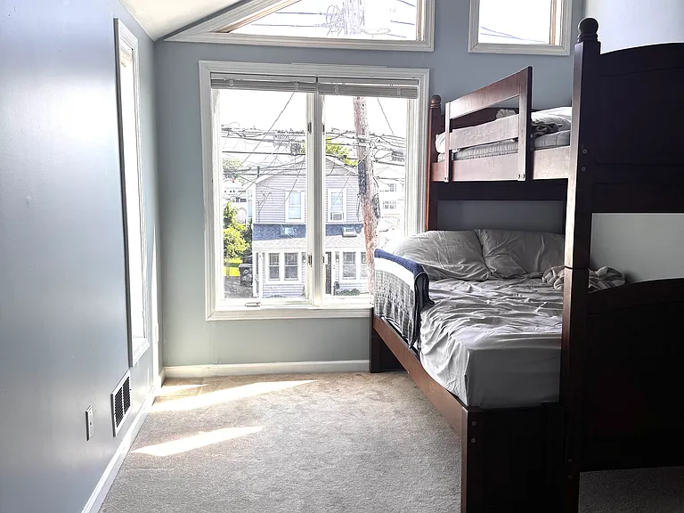 35 Lawrence Ave — Photo 10