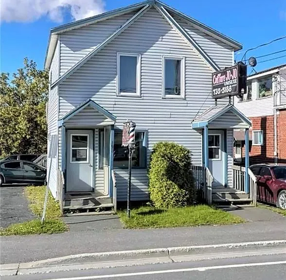 198 Victoria — Photo 1