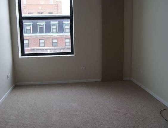 4th image of 1645 W Ogden Ave Unit 504