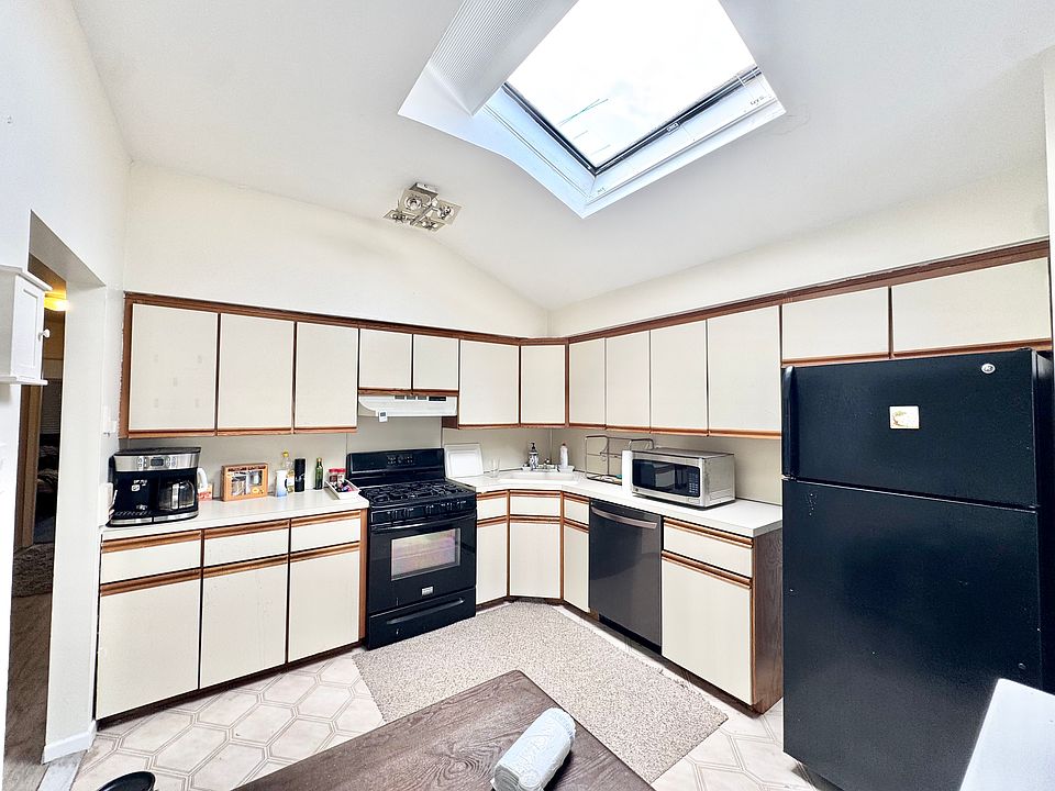 1st image of 4650 Bedford Ave APT 3
