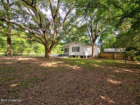 2nd image of 15264 Hudson Krohn Rd