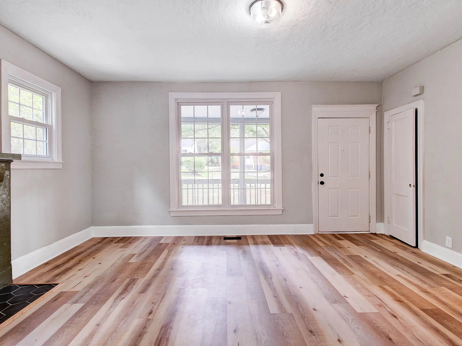 2 bed, 980 sqft, $1,700 — Photo 3