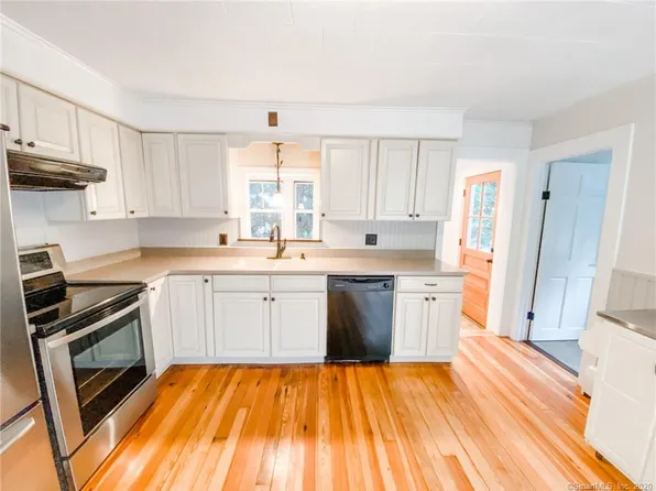24 High St, Killingly, CT 06239