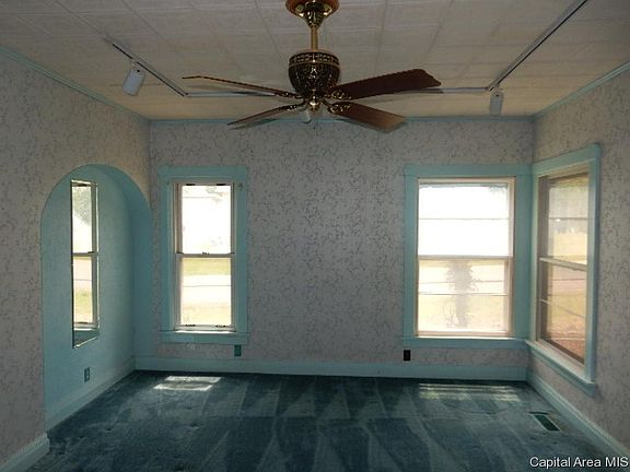 3rd image of 803 N Broadway St