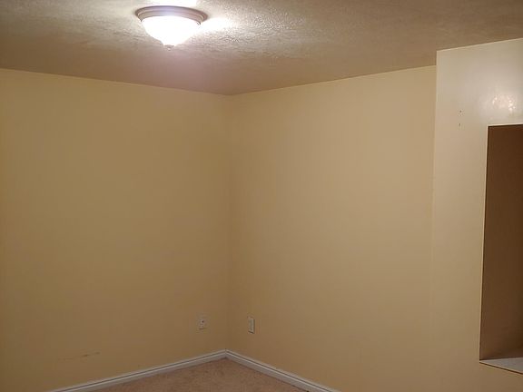 4th image of 3556 W Ice Skate Cir